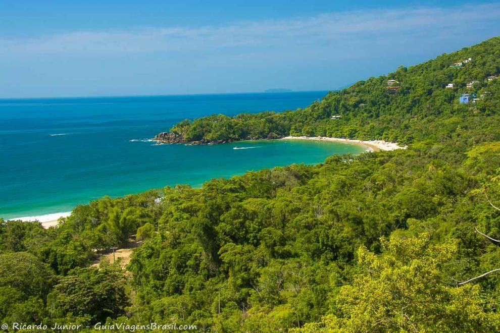 Vista panorâmica da Praia do Félix em Ubatuba (SP)