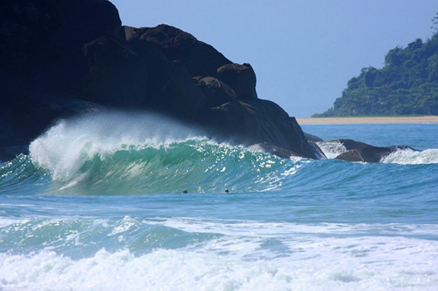 Trecho com mais ondas: pode ser interessante para quem curte mar mais mexido e surf (sempre respeitando condições e segurança).